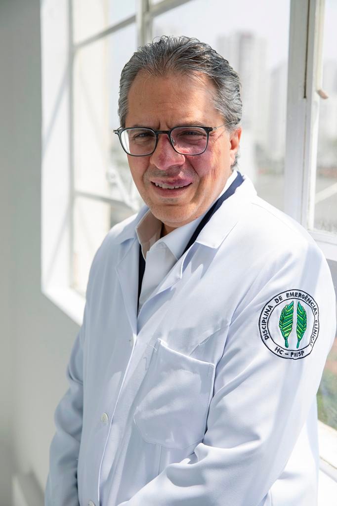 Retrato de Dr. Rodrigo Antônio Brandão Neto, Coordenador médico — Supervisor de Emergências Clínicas no HC-FMUSP